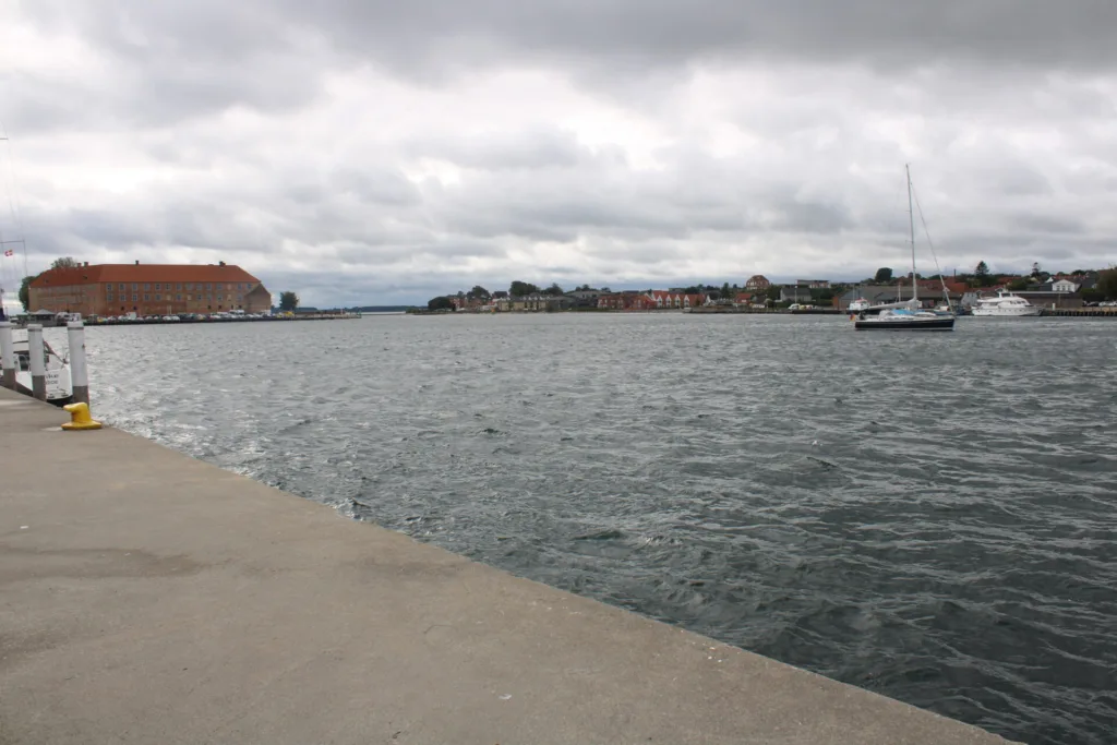 Blick auf das Schloss Sonderburg vom Hafen aus
