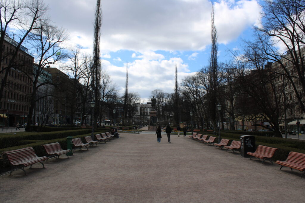 Ein kleiner entspannter Park in Mitten von Helsinki