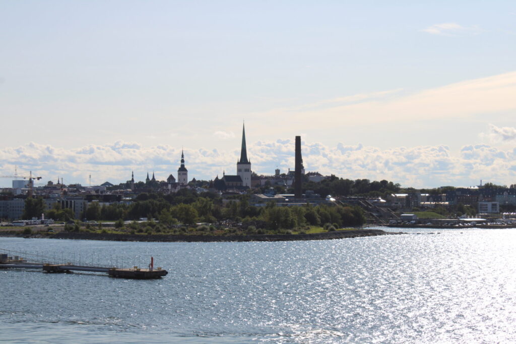 Blick auf Tallinn von der Ostsee aus
