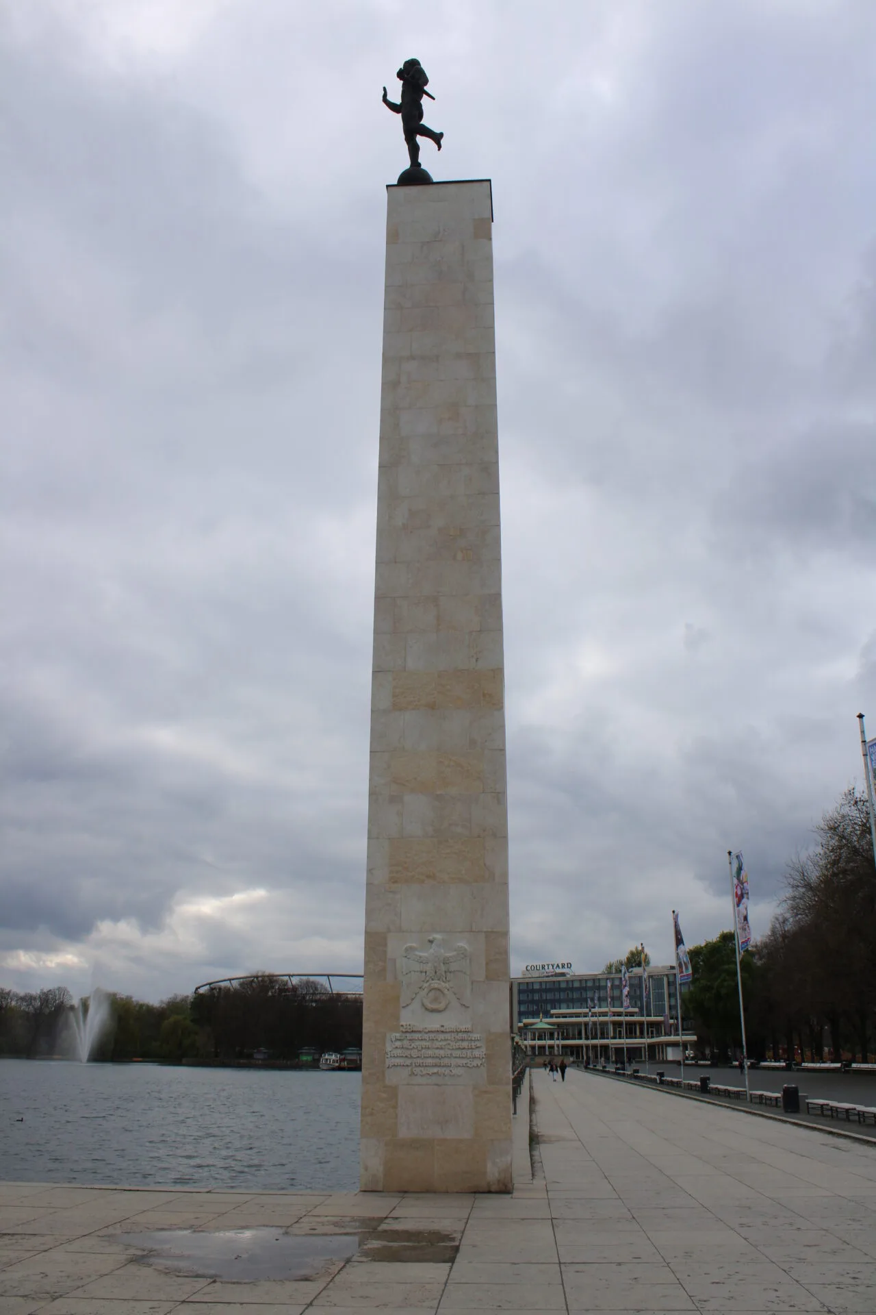 Säule am Nordufer des Maschsee