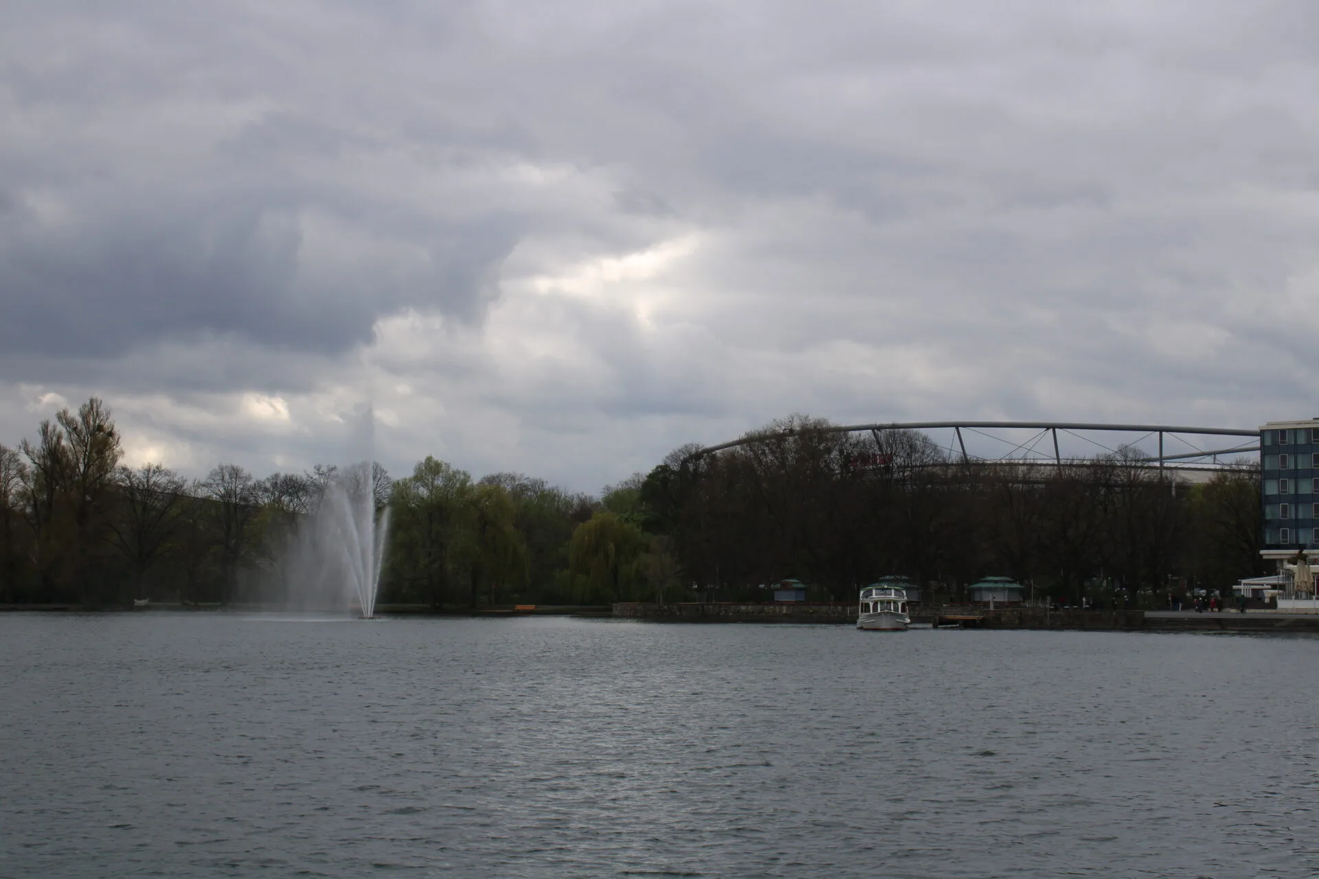 Maschsee Hannover mit Blick auf das Niedersachsenstadion