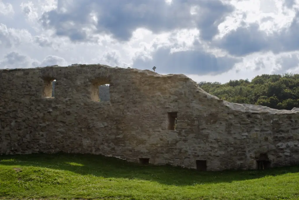 Die Mauerreste der Greener Burg